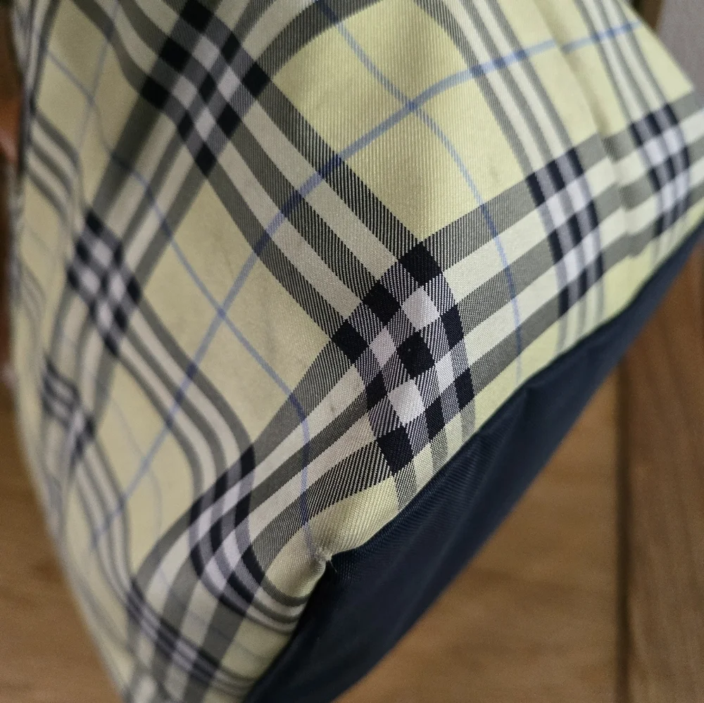 Burberrys Euc Nova Check Tote - Picture 9 of 11